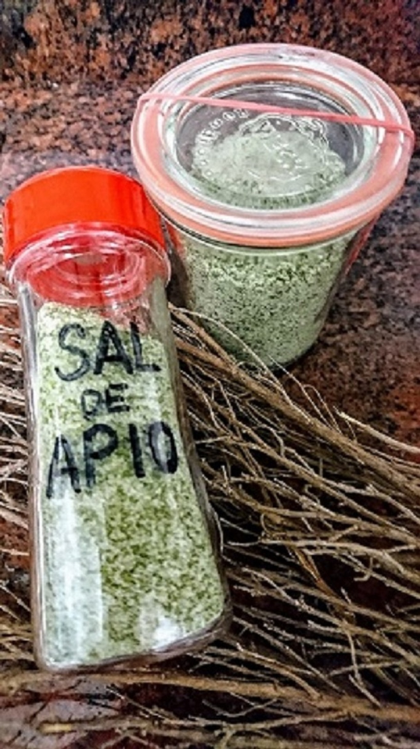 Sal de apio... ¡un plus de sabor en tus platos!