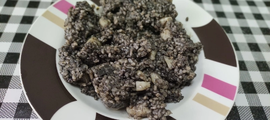 Arroz negro con sepia y gambas