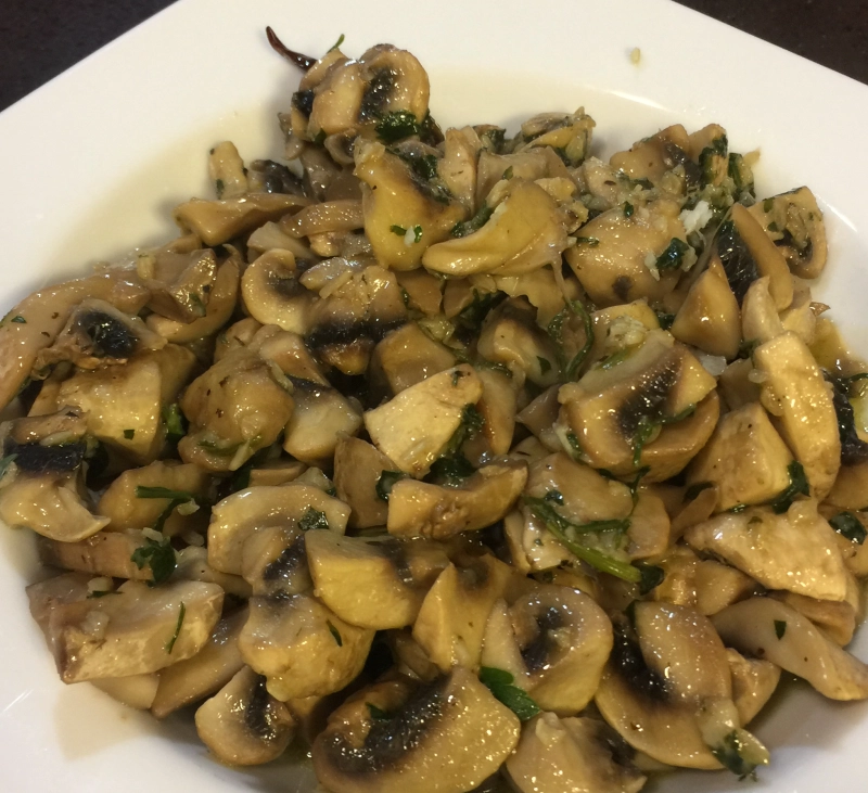 CHAMPIÑONES AL AJILLO