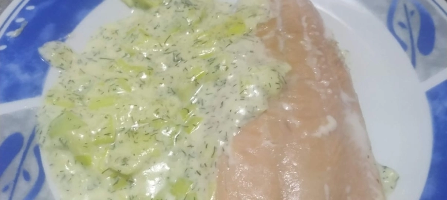 Salmón en salsa de puerros y mascarpone