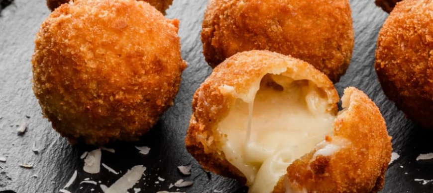 CROQUETAS DE QUESO DE CABRA Y CEBOLLA CARAMELIZADA