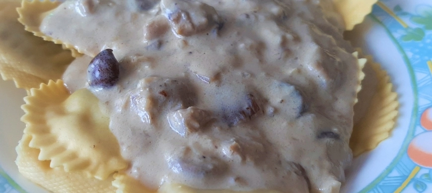 Raviolis de boletus con salsa de setas