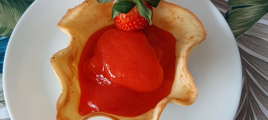 Tulipas de mantequilla con sorbete de fresa (Sin proteína de la leche)