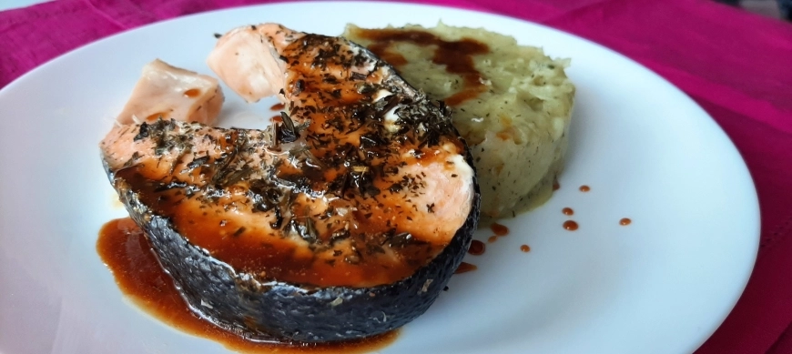 Salmón glaseado con parmentier (nouvelle cuisine)