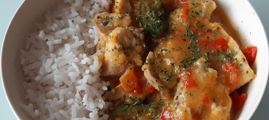 Pollo al curry de coco con arroz basmati