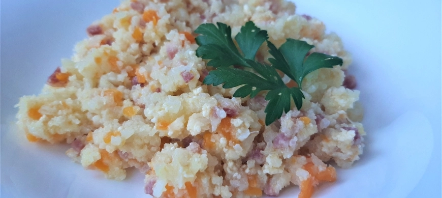 Falso arroz asiático con huevos