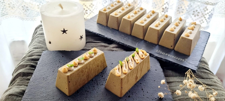Un turrón de 10 con Thermomix. Lingotes de turrón de atún, mejillones y piñones. Sorprende en los entrantes.