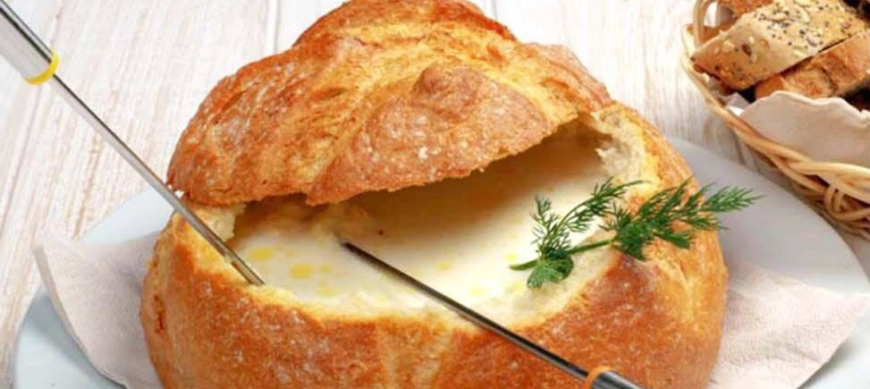 FONDUE DE QUESO EN PAN PAYÉS