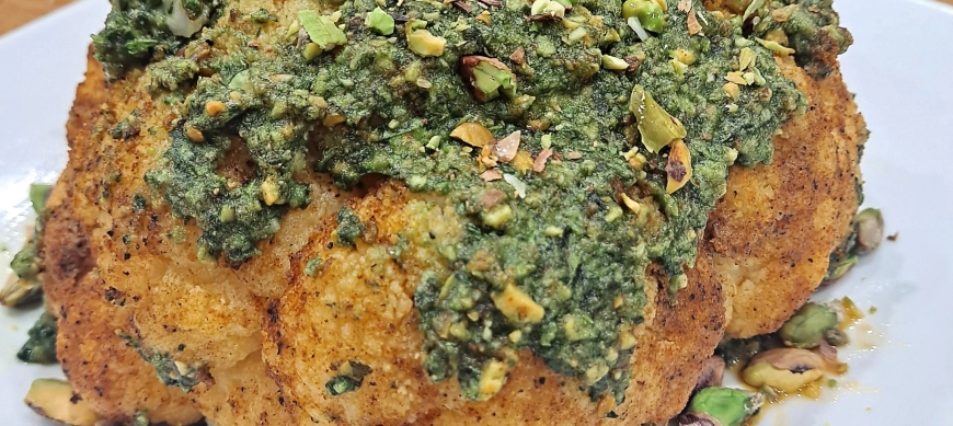 Coliflor al vapor con pesto de pistachos