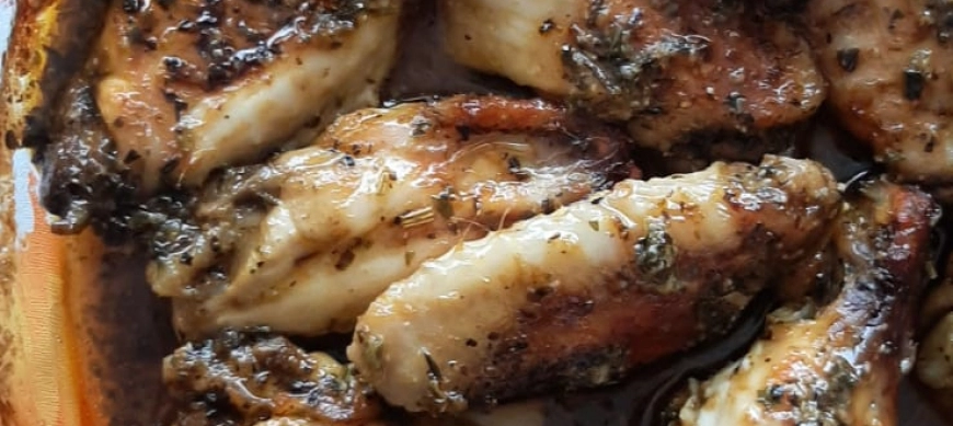 Alitas de pollo en salsa estilo cajún