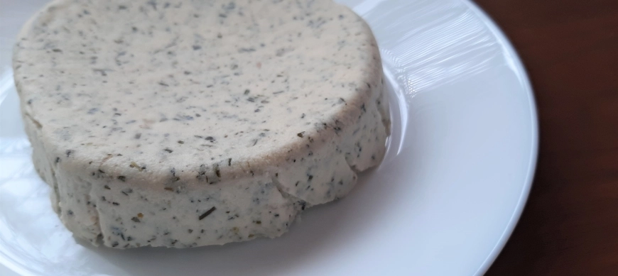 Queso fresco a las finas hierbas