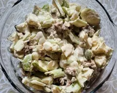 Step <p>Conservar en la nevera en recipiente con tapa.</p><p>Servir sobre cama de lechuga troceada.</p> illustration