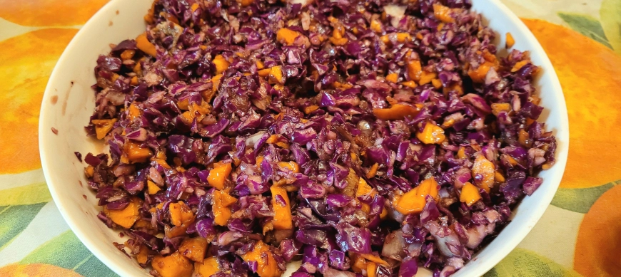 Ensalada de lombarda y calabaza con higos secos. De temporada con Thermomix.