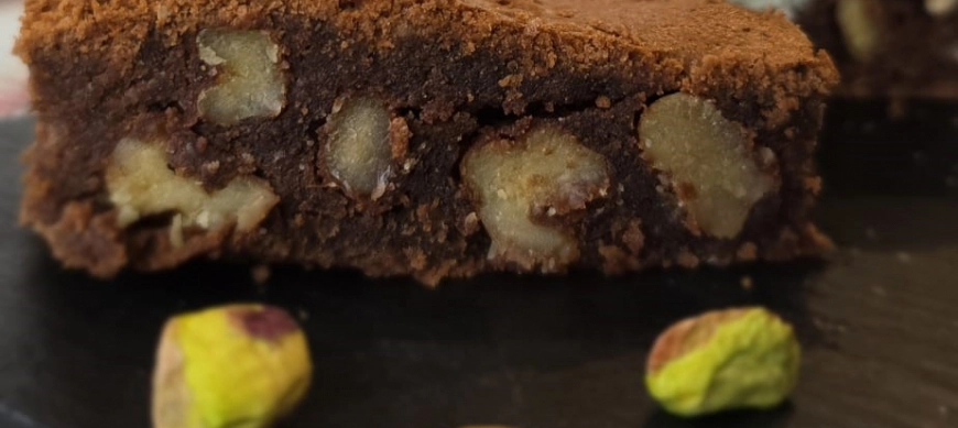Brownie de pistachos, nueces y anacardos
