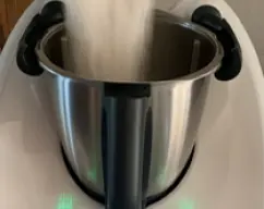 Step <p>Ponga en el vaso el agua y el azúcar y programe 6 min/80°C/vel 4.</p> illustration