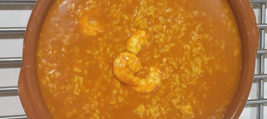 Arroz con langostinos y calamares