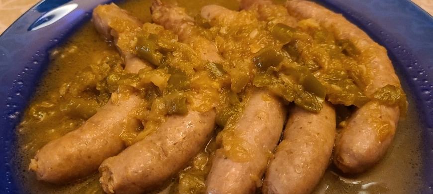 Salchichas al vino blanco