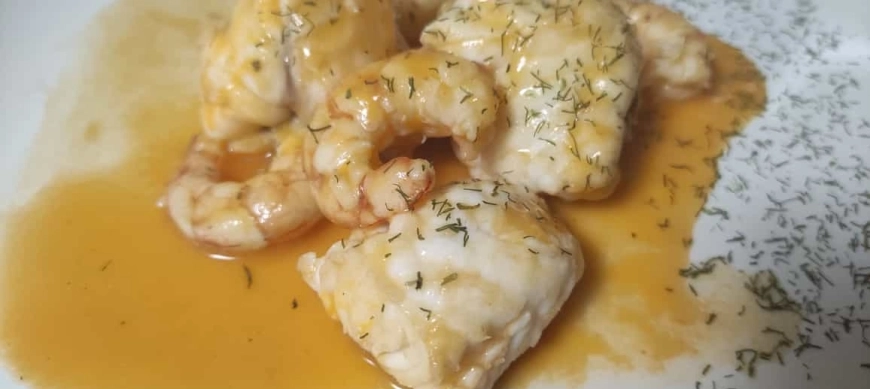Rape con langostinos en salsa americana