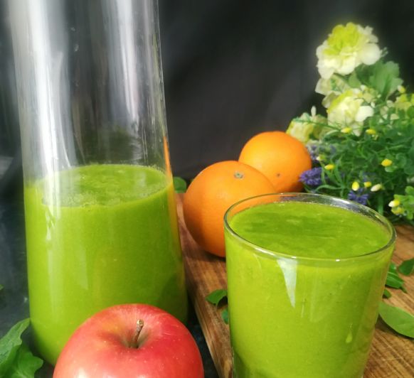 Bebida detox de espinacas y frutas