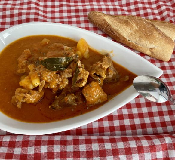 PATATAS GUISADAS CON COSTILLA DE CERDO ADOBADA