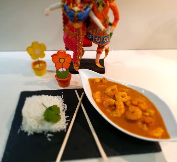 Curry de langostinos con arroz basmati