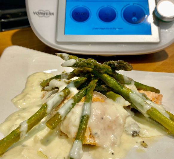Salmon con salsa de queso manchego